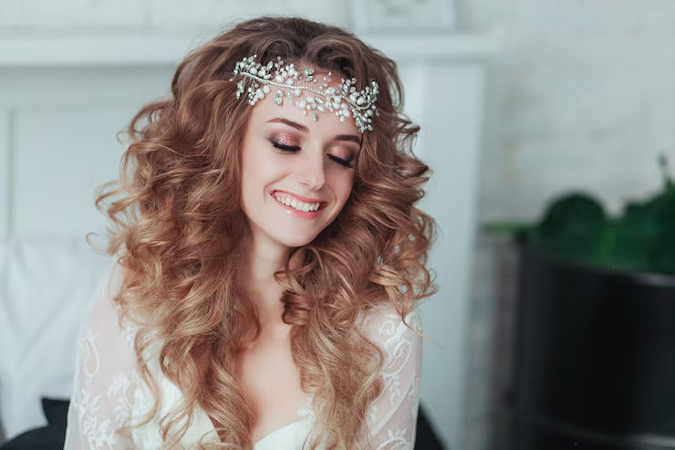 Elegant Curly Hairstyles for Weddings, Proms, and Formal Dinners in 2025